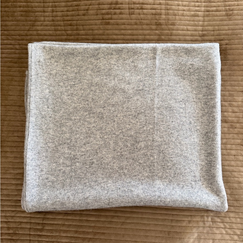 Arlotta Heather Gray Cashmere Blend Throw - Picture 5 of 11